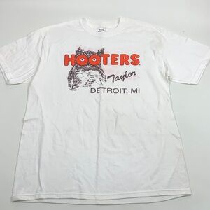 HOOTERS Delta White Magnum Weight T-Shirt Graphic Hooters logo Detroit Sz Large